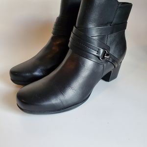Clarks Artisian Rosalyn Page Black Strap Detail Soft Leather Booties Siz…